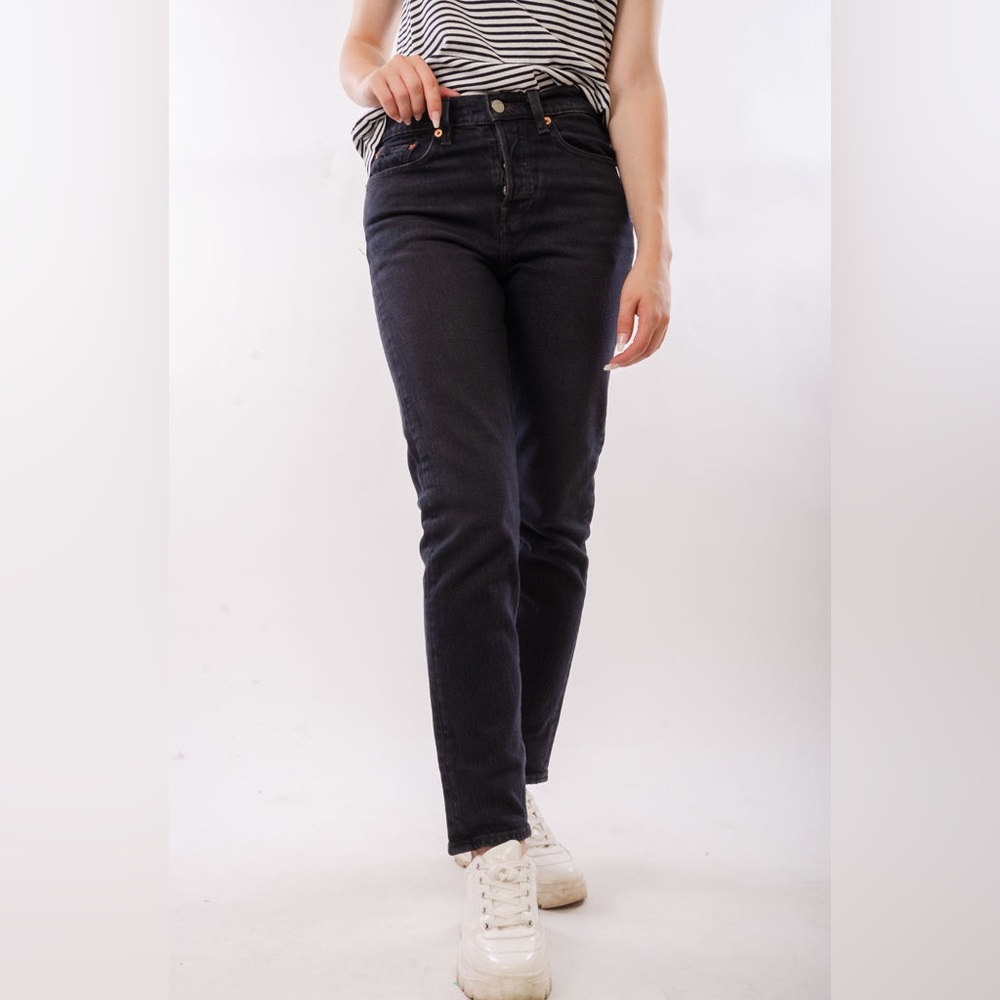 Women’s New Levi’s Black Wedgie Straight Leg Jeans, Size 30